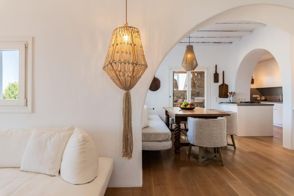 Dining area, kitchen