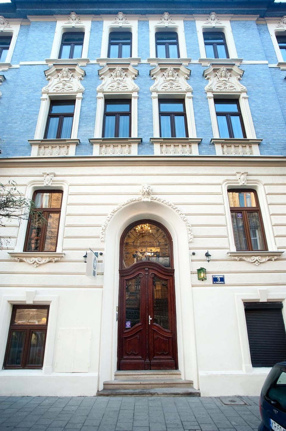 Facade/entrance