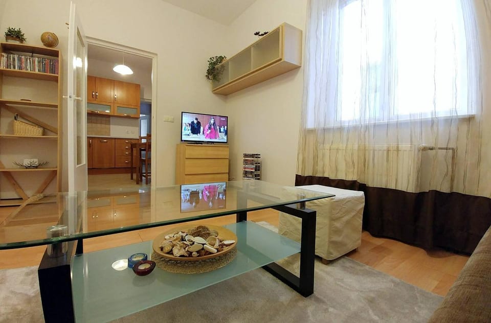 TV and multimedia, Photo of the whole room