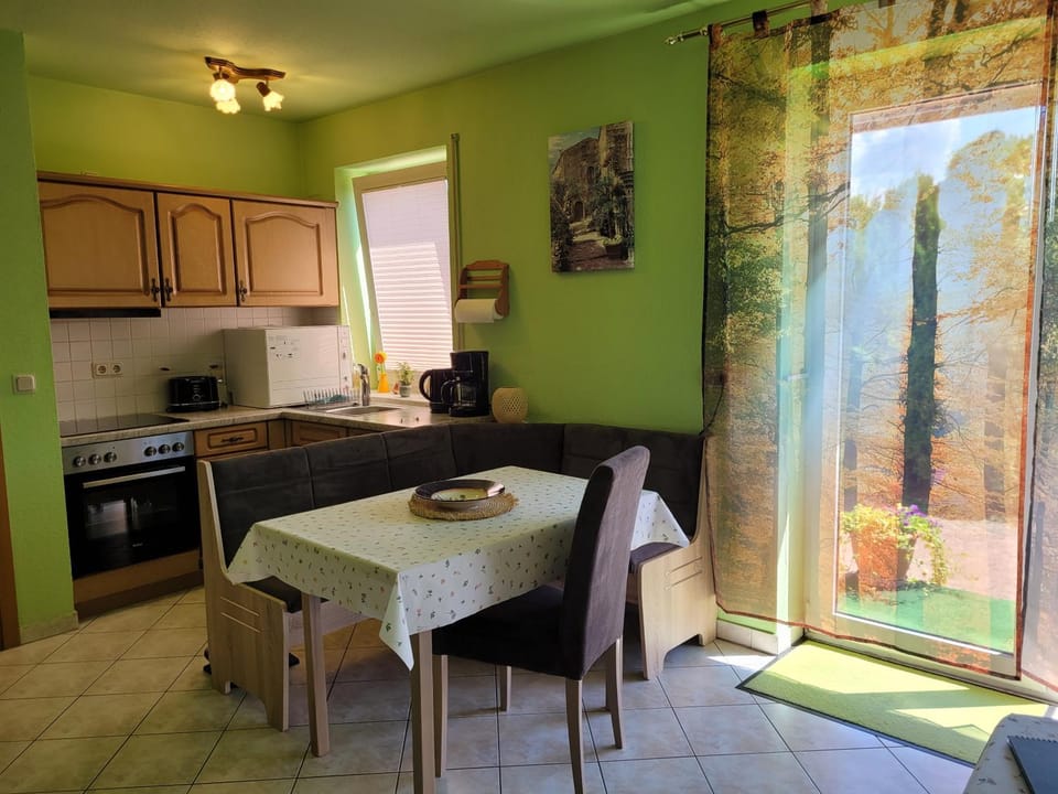 Dining area, kitchen