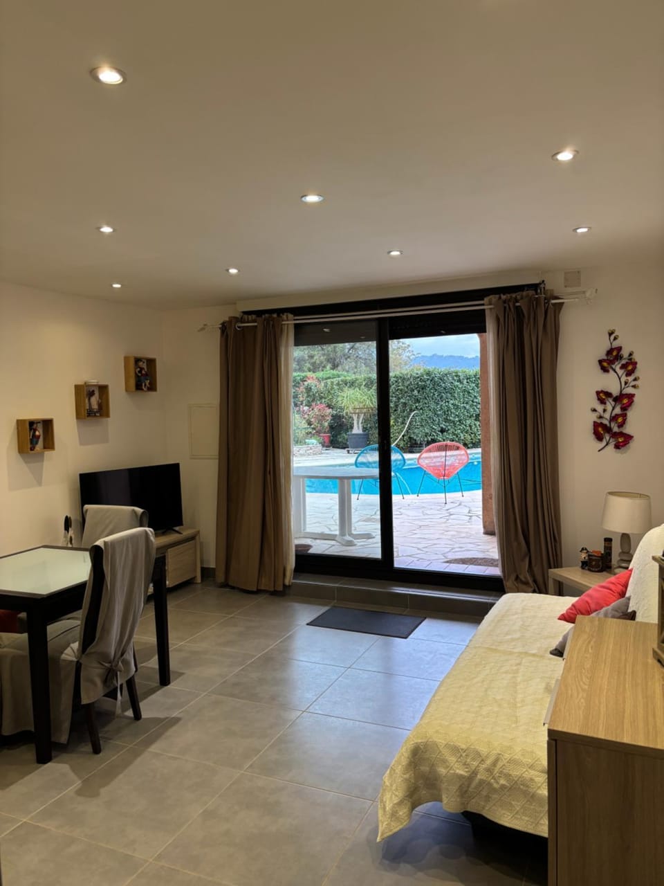 Communal lounge/ TV room