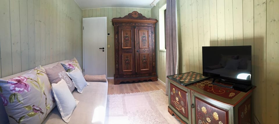 Game Room, TV and multimedia, Bedroom