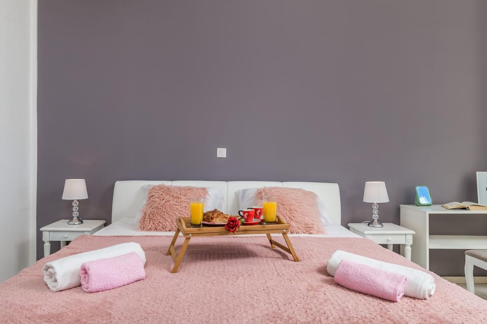 Seating area, Bedroom
