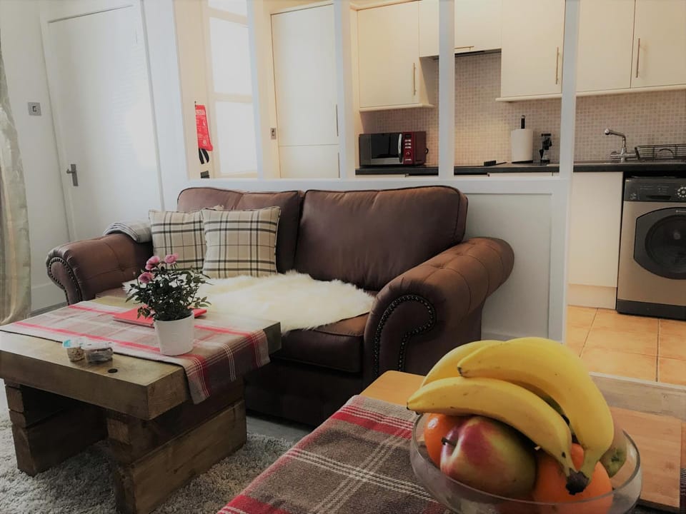 Living room, Seating area, Food