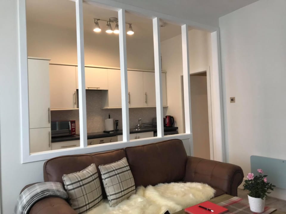 Kitchen or kitchenette, Living room, Seating area