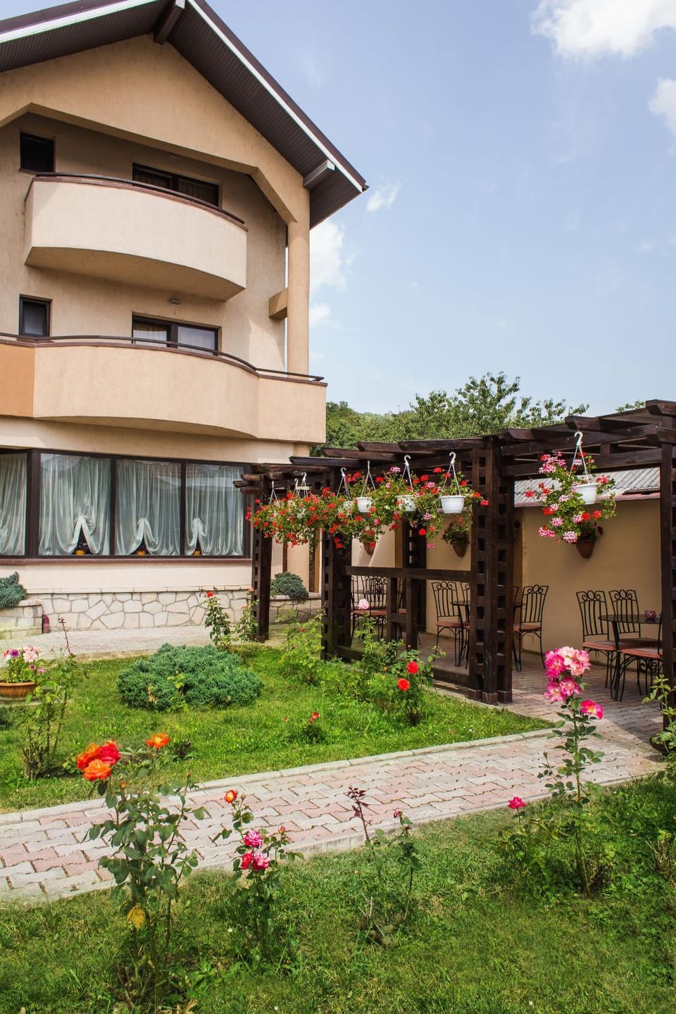 Pensiunea Roua Bed and Breakfast in Romania