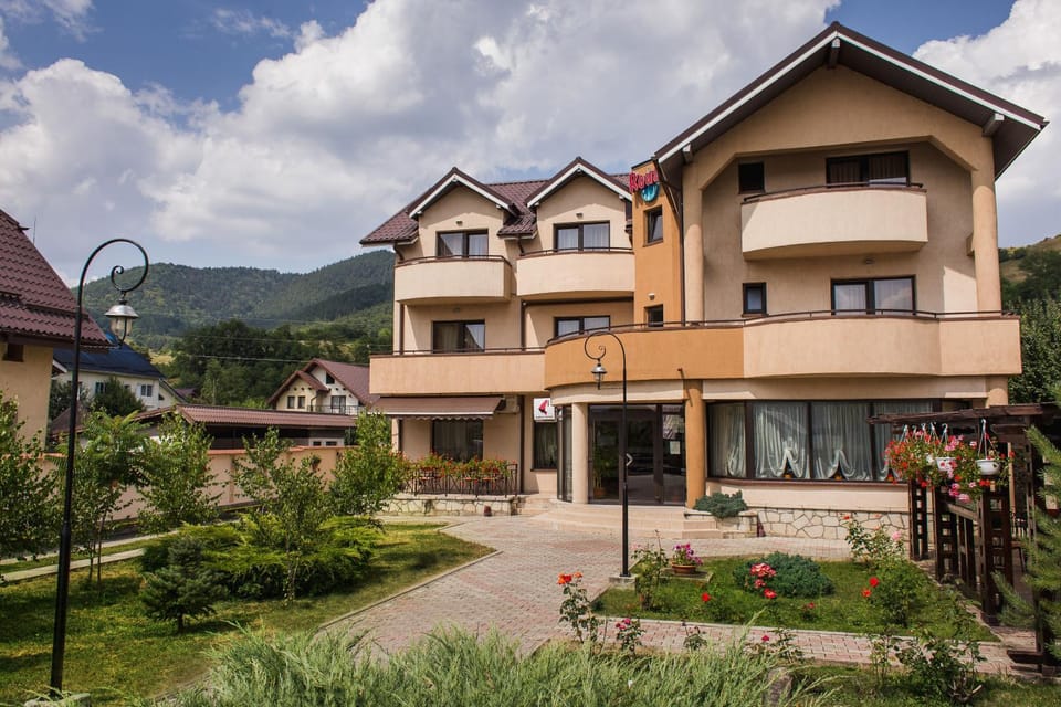 Pensiunea Roua Bed and Breakfast in Romania