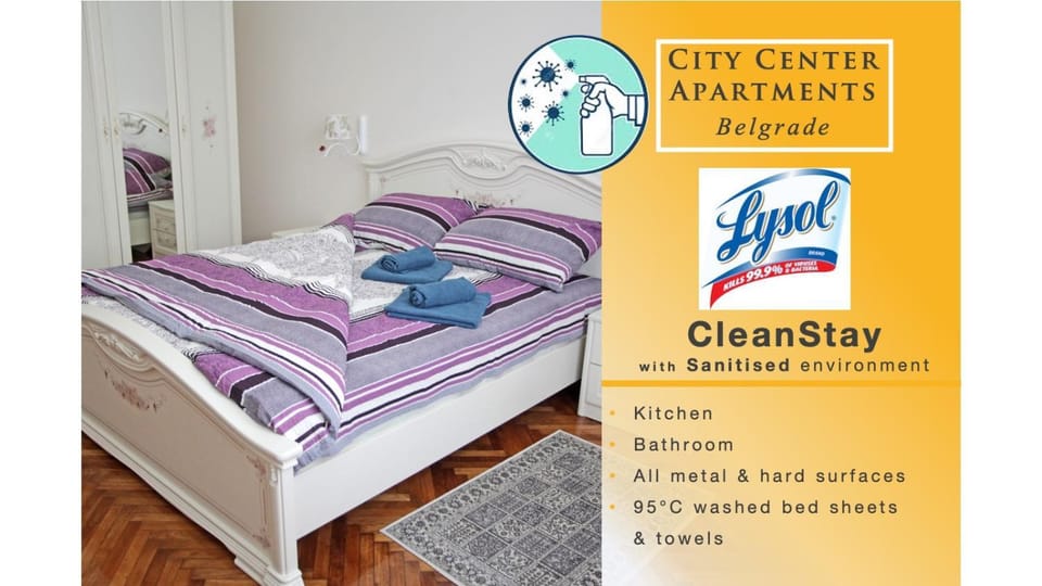 Bed, towels