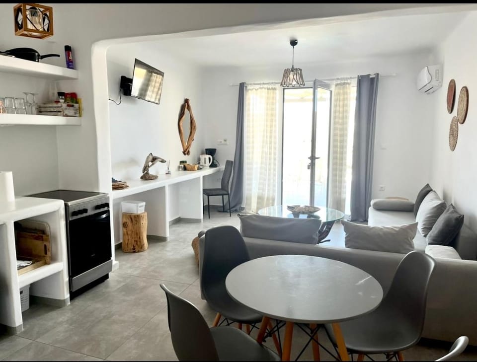 Miramare Suites Mykonos Villa in Mykonos, Mikonos 846 00, Greece