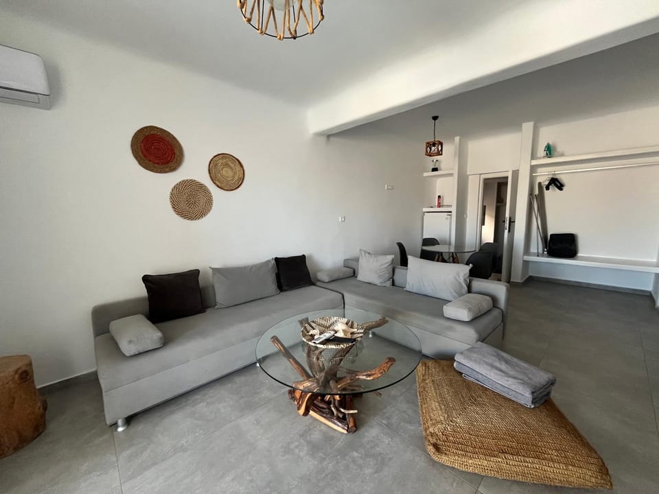 Miramare Suites Mykonos Villa in Mykonos, Mikonos 846 00, Greece
