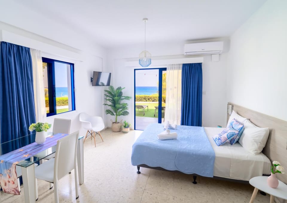 Bed, Sea view