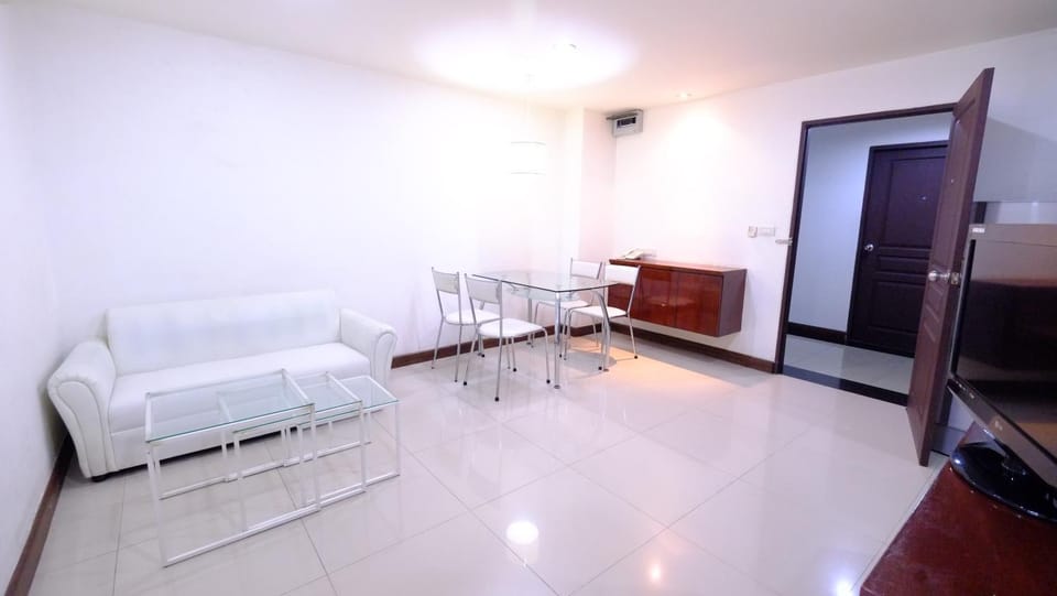 Ploenchit Mansion Apartment in Bangkok