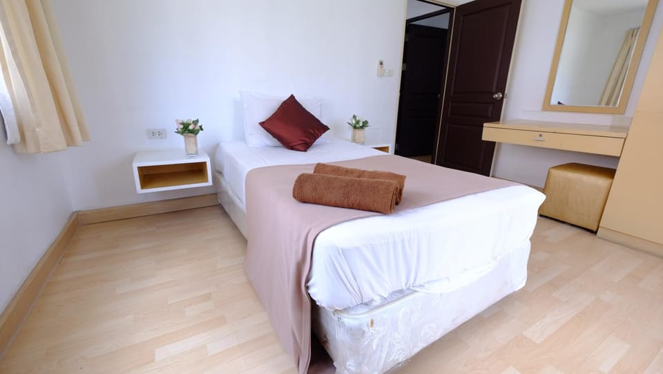 Ploenchit Mansion Apartment in Bangkok
