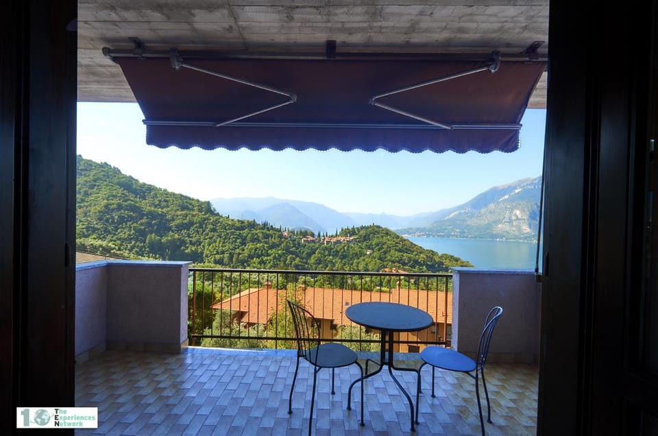Natural landscape, View (from property/room), Balcony/Terrace, Bedroom, Lake view, Mountain view