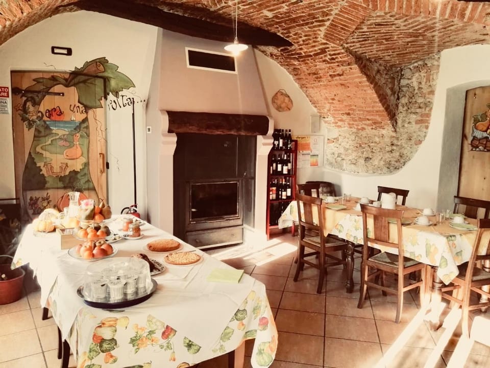 Dining area, Italian breakfast