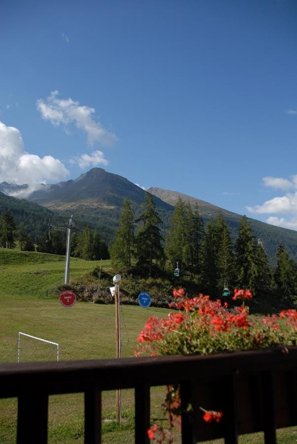 Balcony/Terrace, Mountain view