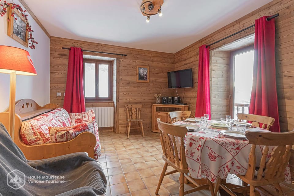 153 Rue des Rochers Apartment in Piedmont
