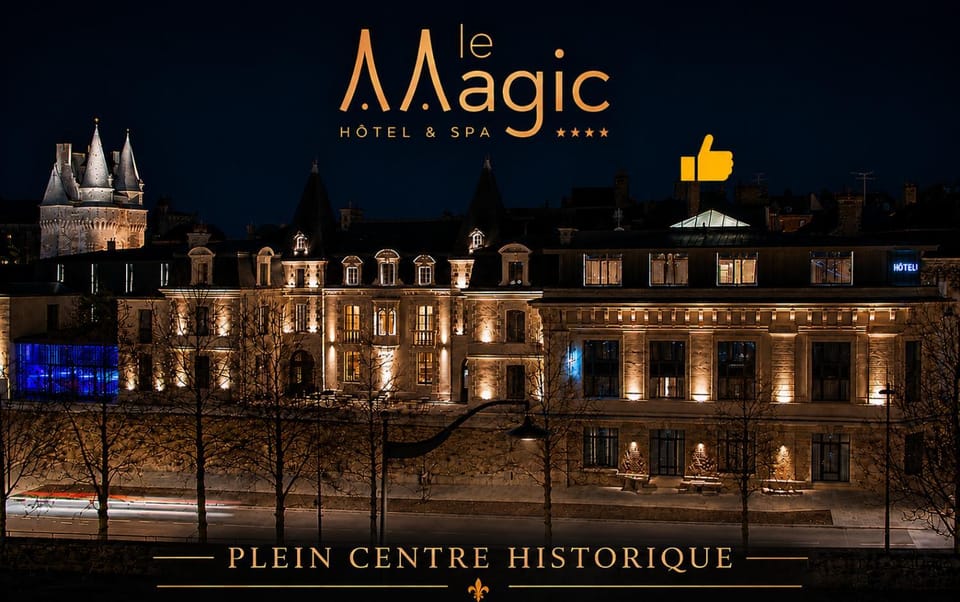 Facade/entrance, Night