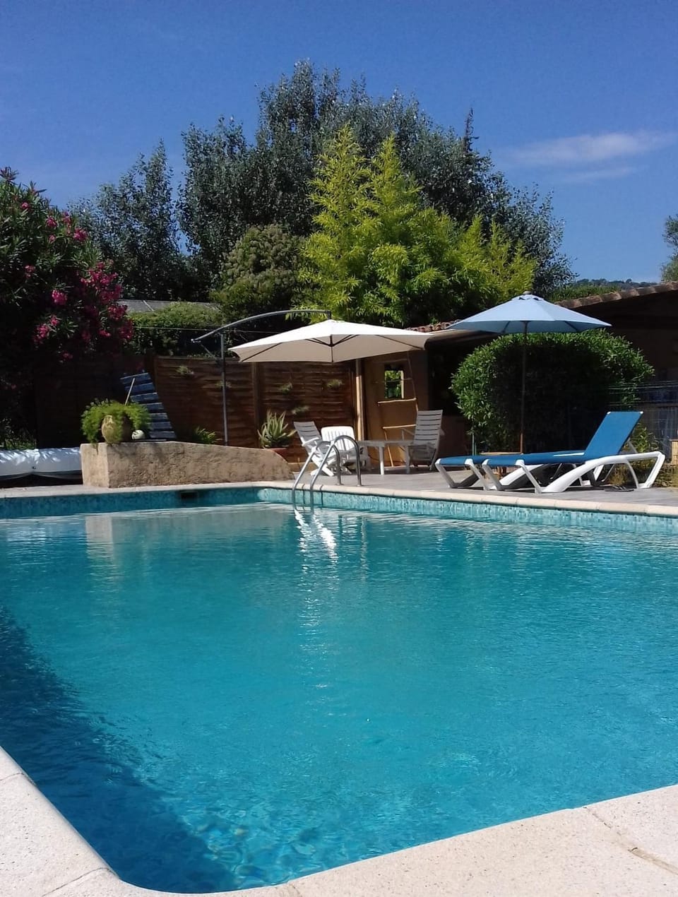 Swimming pool, Swimming pool