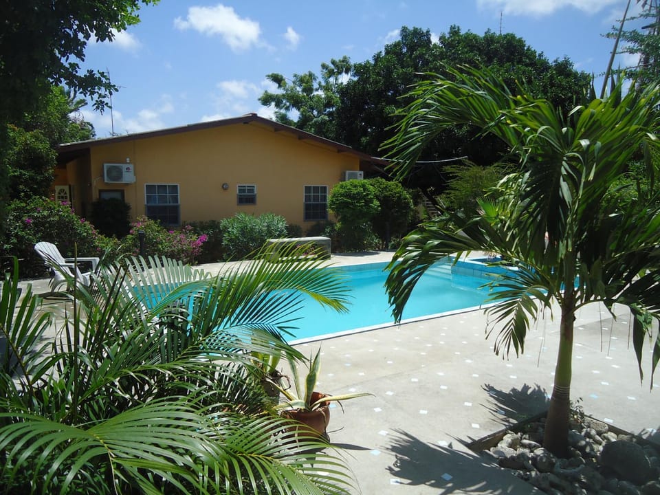 Property building, Day, Swimming pool