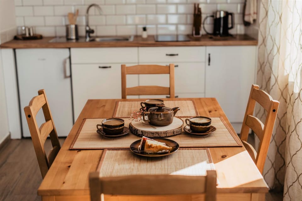 Coffee/tea facilities, Kitchen or kitchenette, stove, kitchen