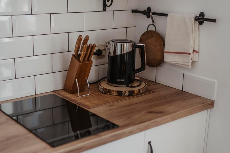 Coffee/tea facilities, Kitchen or kitchenette, Communal kitchen