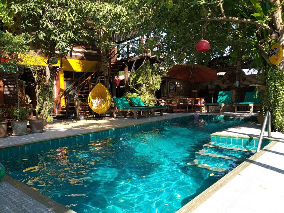 Swimming pool, Swimming pool