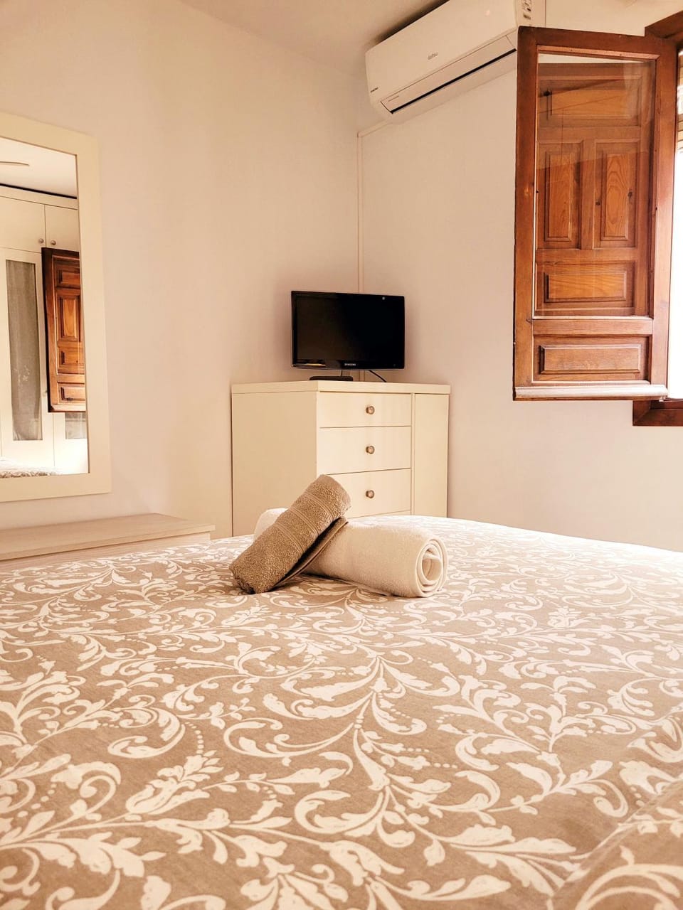 Bed, TV and multimedia, Bedroom, towels, wardrobe, air conditioner