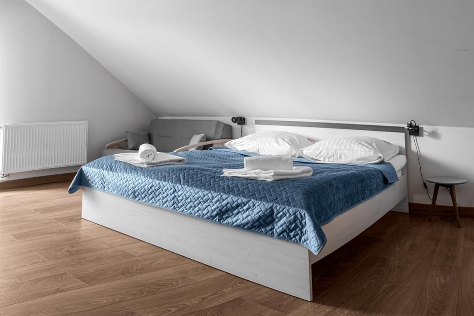 Bed, Photo of the whole room, Bedroom, towels