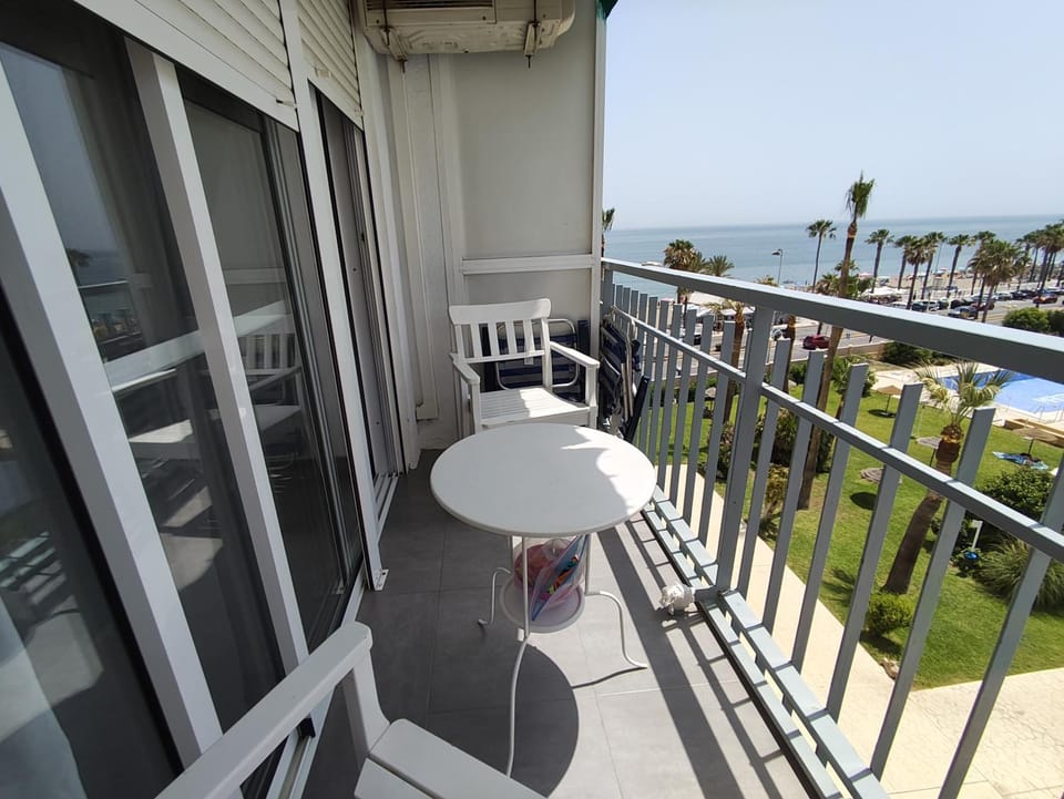 M1 403 Frontal al Mar Vistas Terraza y Wifi Apartment in Benalmadena