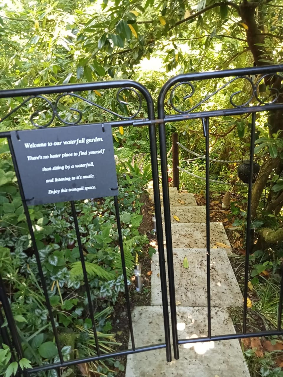 'Morris' the shepherd's hut ,woodland hot tub available, separate fee Luxury tent in Wales