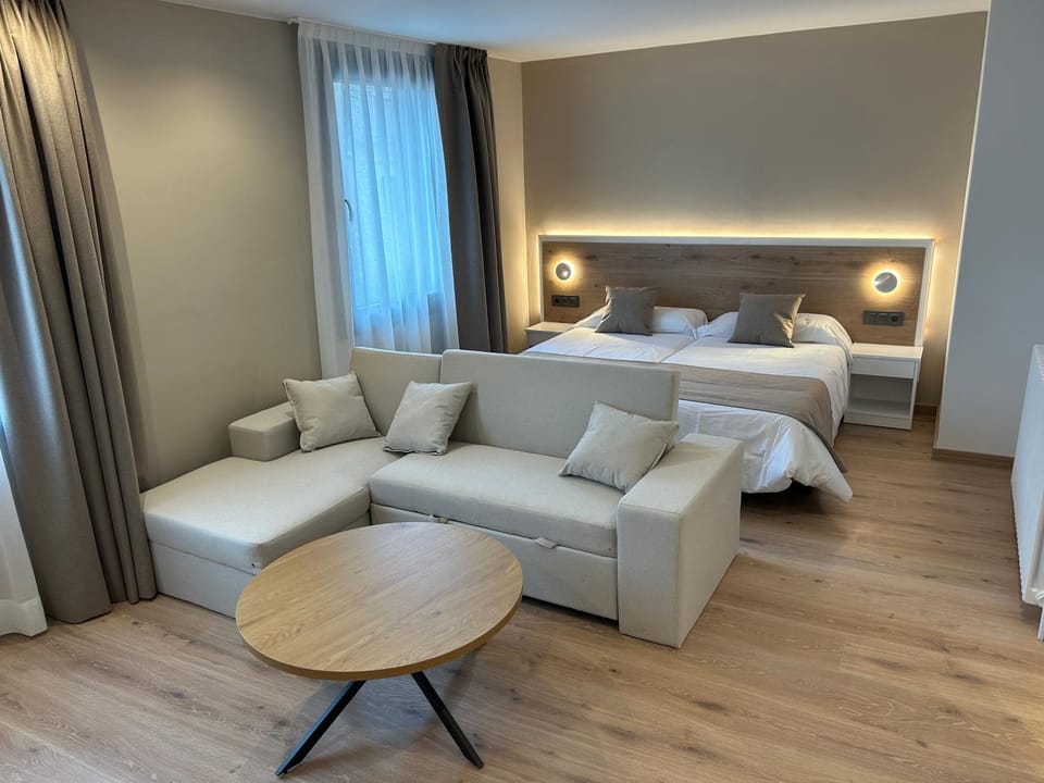 Bed, Living room, Photo of the whole room, Seating area, Bedroom