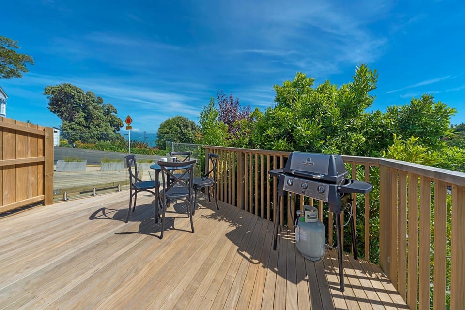 BBQ facilities, View (from property/room), Balcony/Terrace