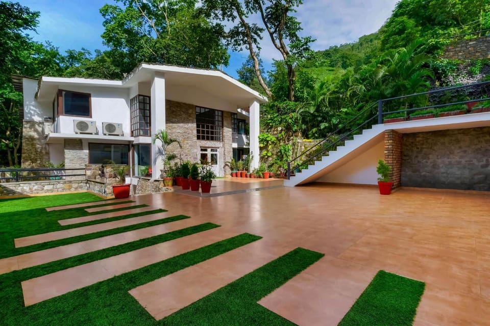 Property building, Day, Natural landscape, Garden