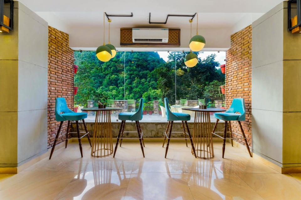 View (from property/room), Seating area, Dining area, air conditioner