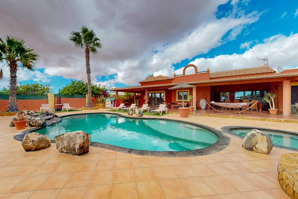 Swimming pool, sunbed