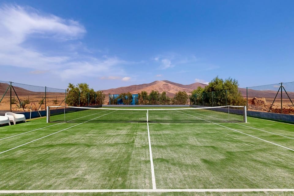 Tennis court, Mountain view