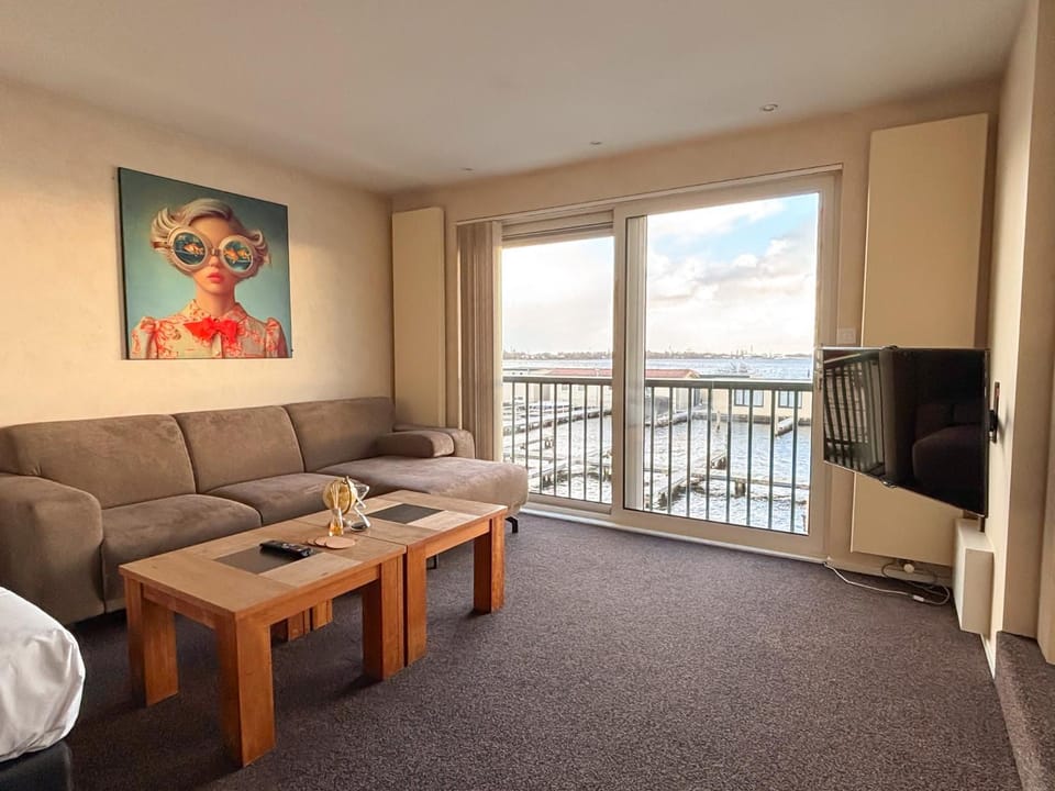 TV and multimedia, View (from property/room), Seating area
