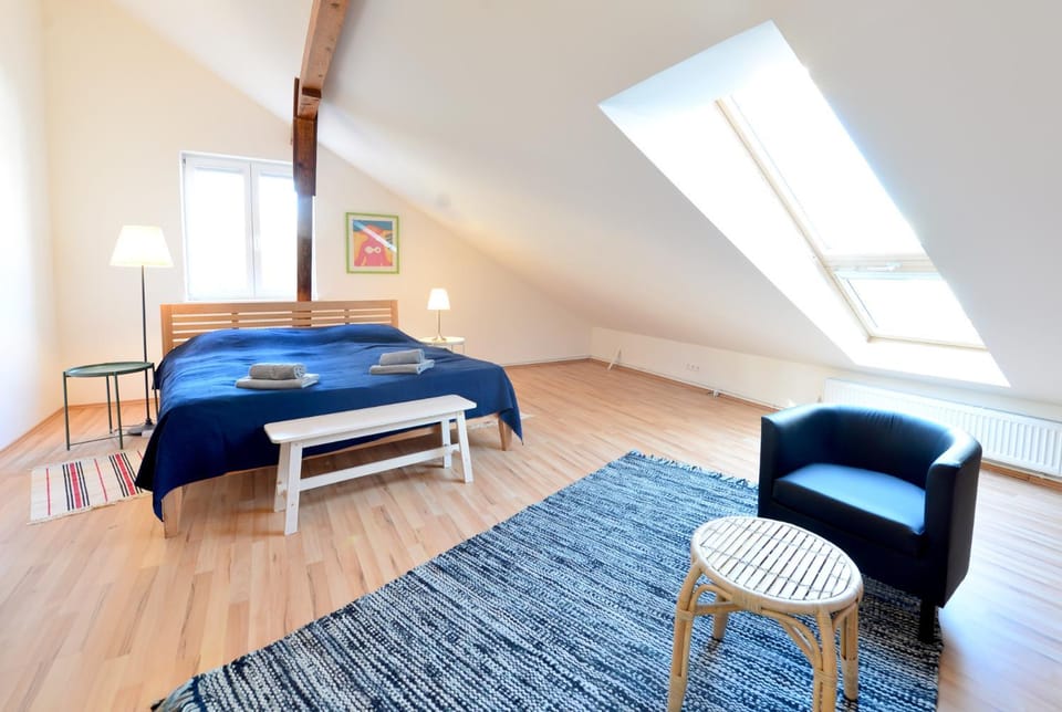 House With Courtyard & Parking Close To Stadtpark House in Vienna