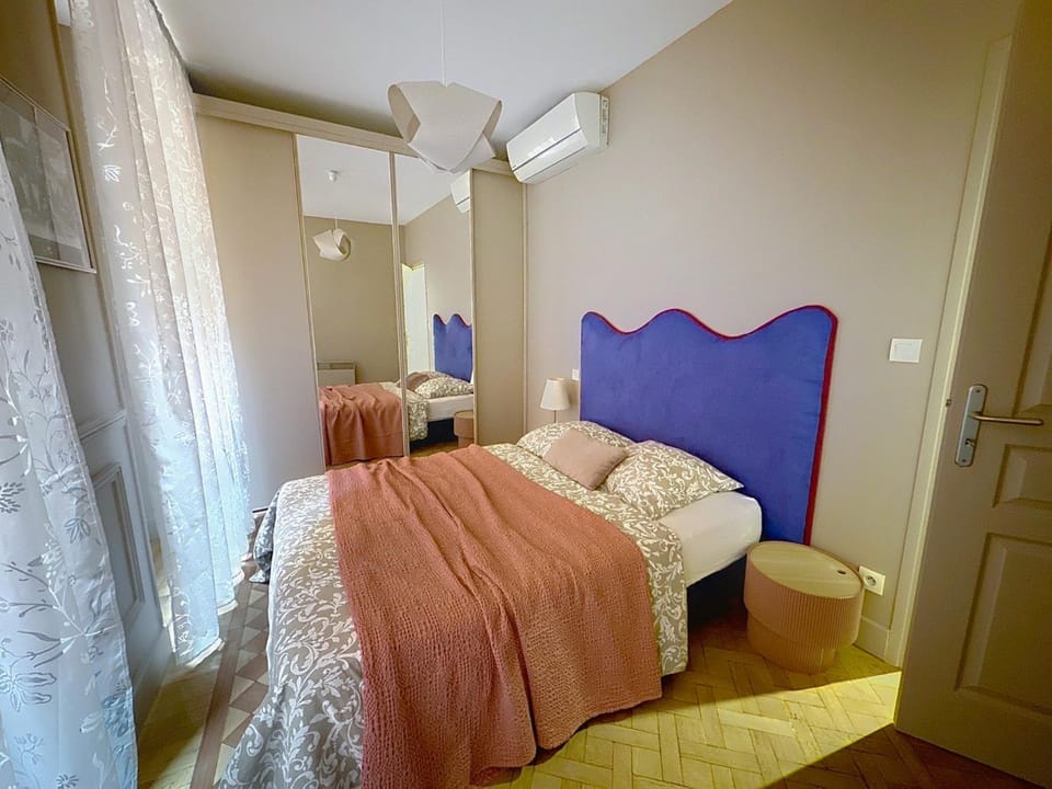 Bed, Bedroom, air conditioner