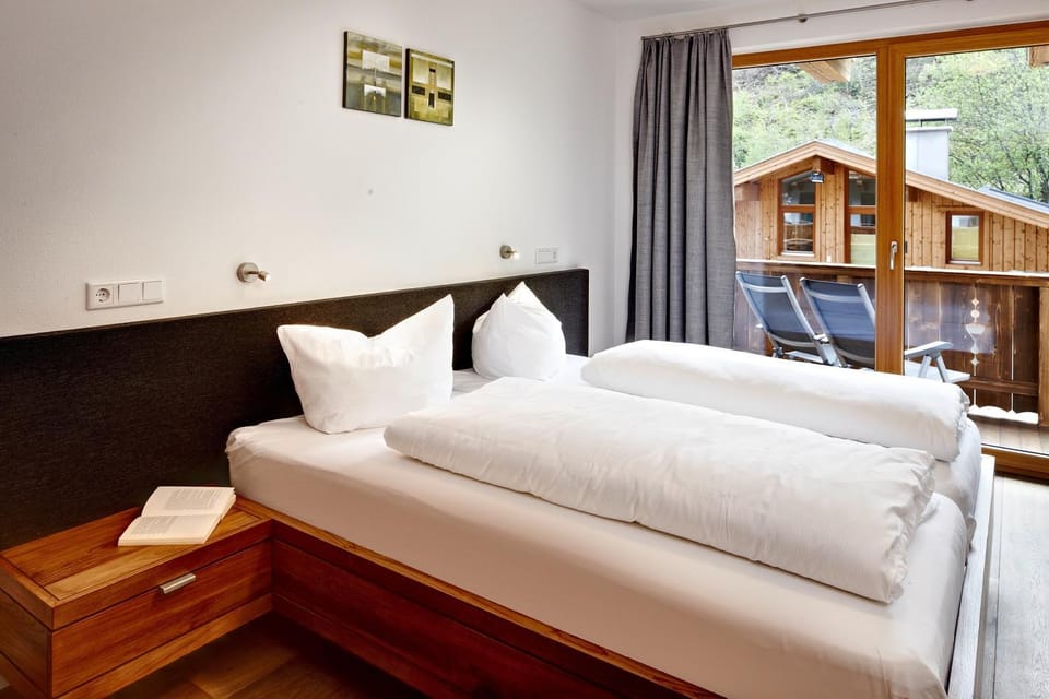 Bed, Day, Balcony/Terrace, Bedroom