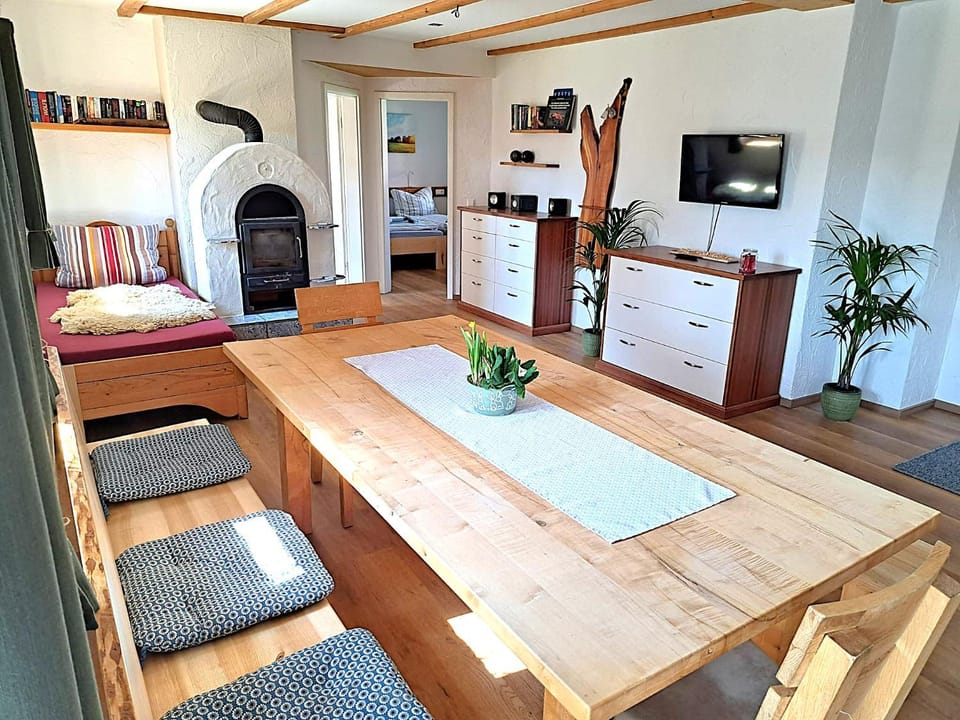 Bed, Dining area