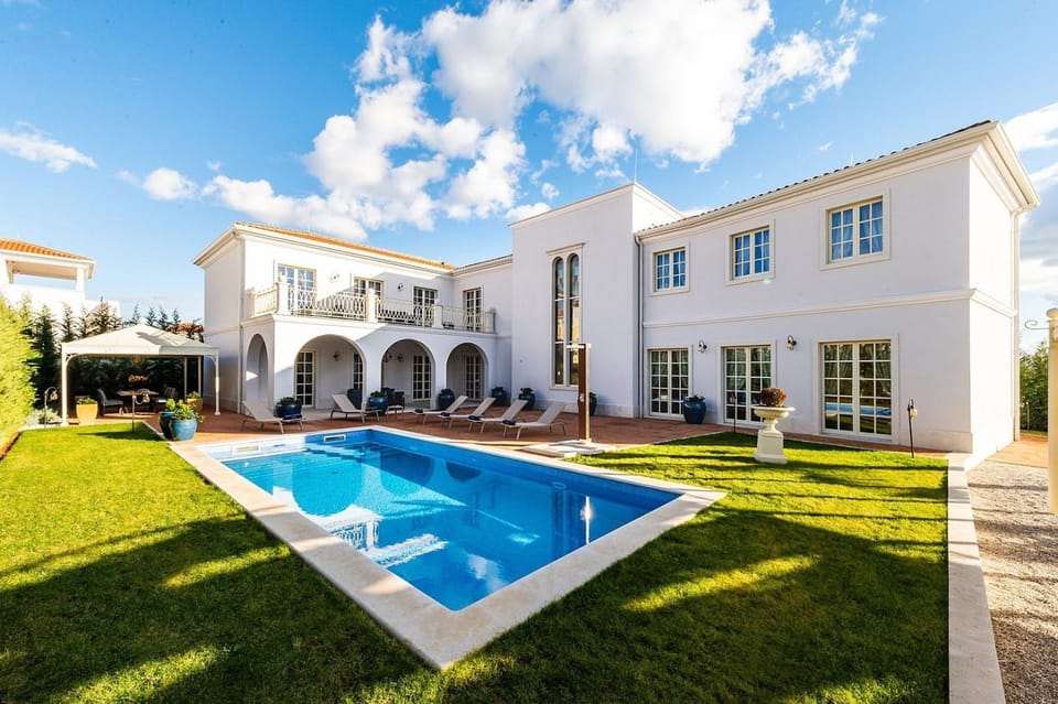 Property building, Garden, Swimming pool