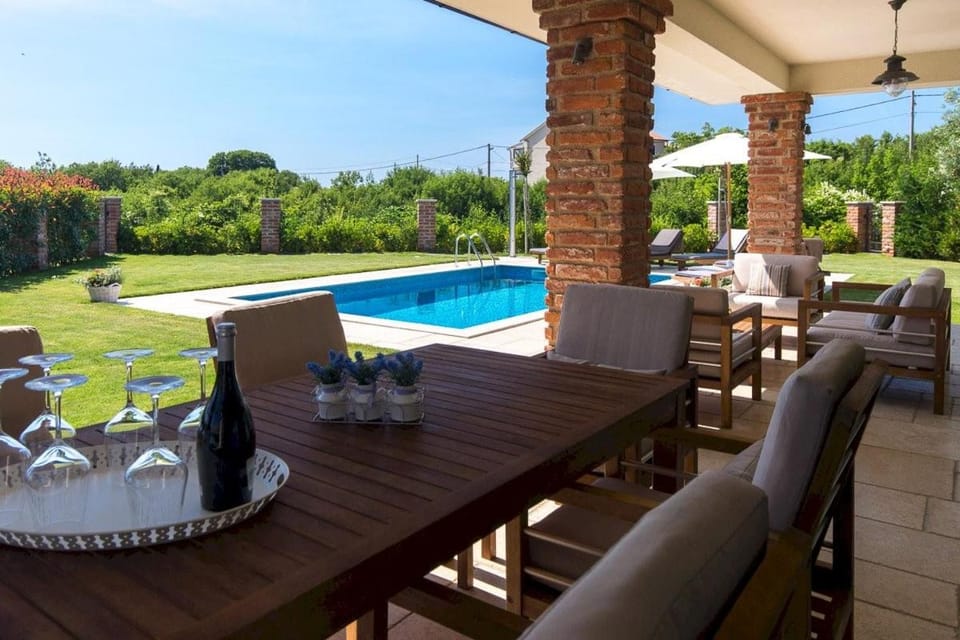Property building, BBQ facilities, Garden, Balcony/Terrace, Seating area, Dining area, Swimming pool