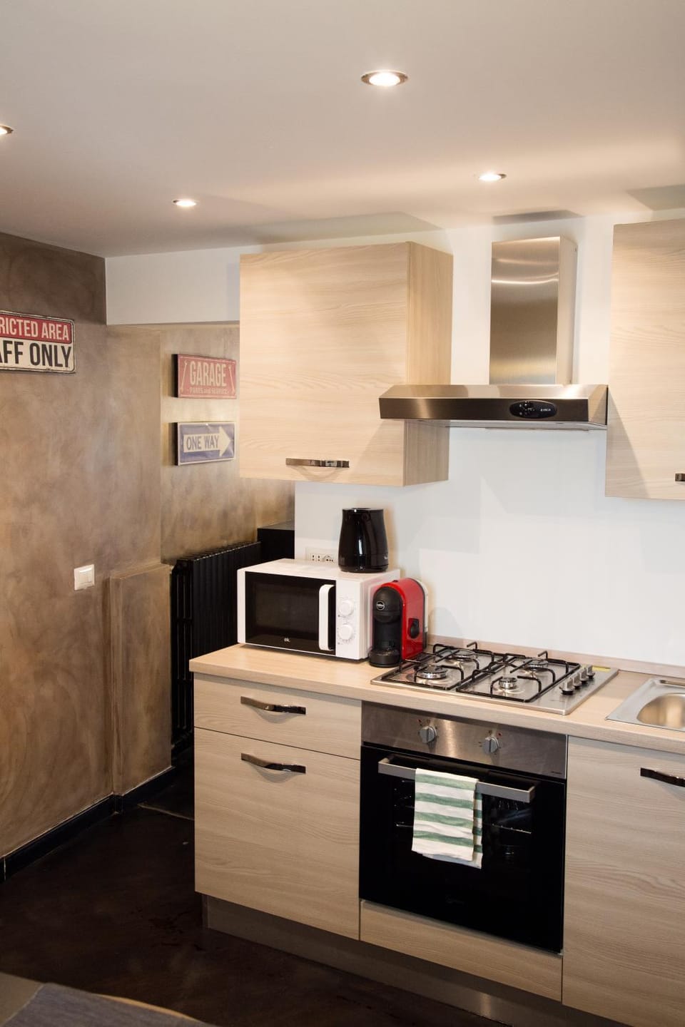 Coffee/tea facilities, Kitchen or kitchenette, Decorative detail