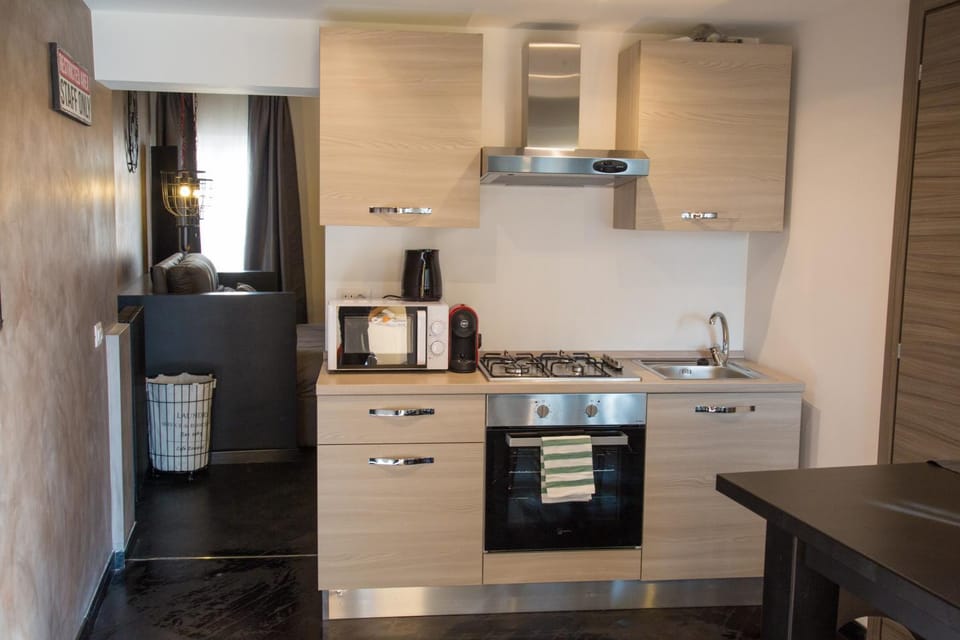Coffee/tea facilities, Kitchen or kitchenette, Living room, Dining area