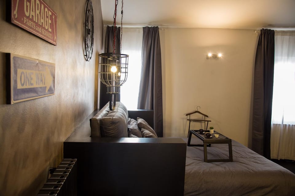 Photo of the whole room, Decorative detail, Bedroom