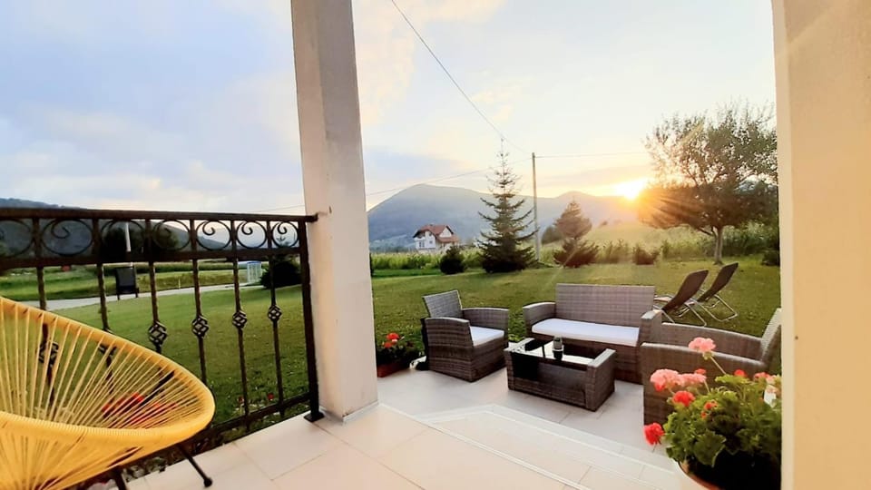 Patio, Day, Natural landscape, Garden, Garden view, Mountain view, sunbed