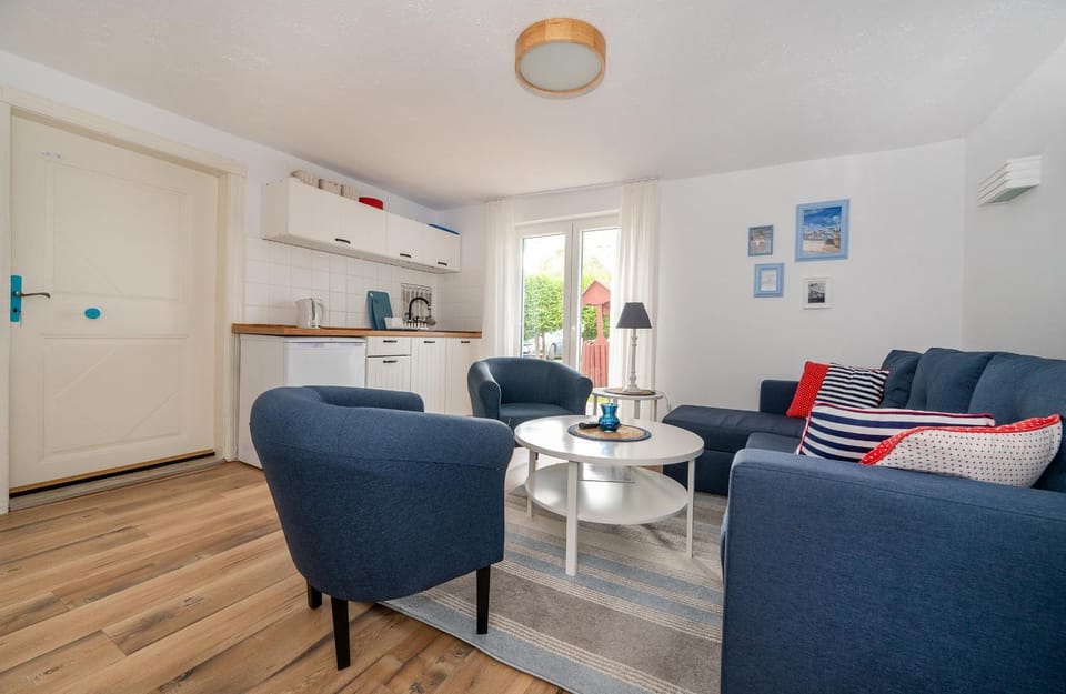 Kitchen or kitchenette, Living room, stove