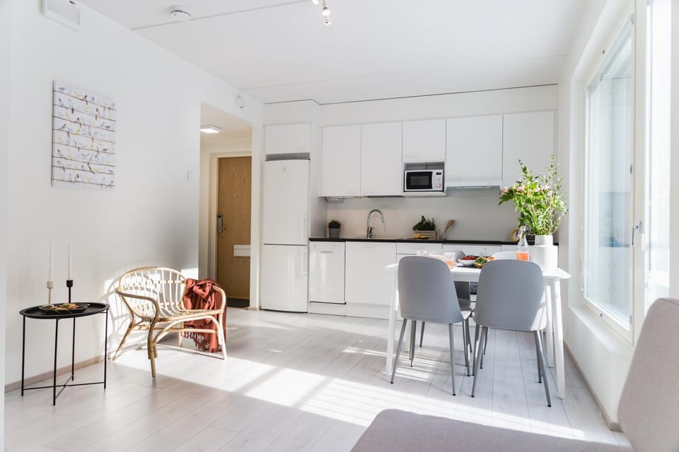 Kitchen or kitchenette, Dining area, stove